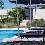 Pool House Edita - Happy *