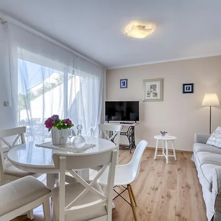 Holiday home Pool House Edita - Happy *