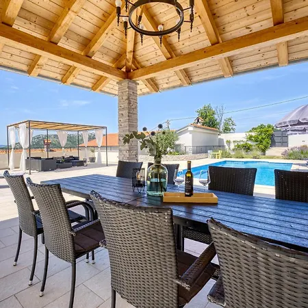Pool House Edita - Happy Bribir (Primorje-Gorski Kotar)