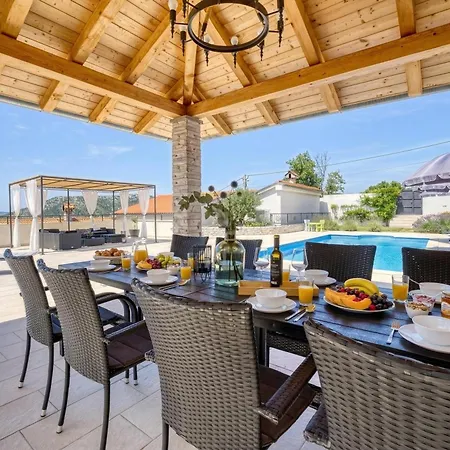Tatil Evi Pool House Edita - Happy