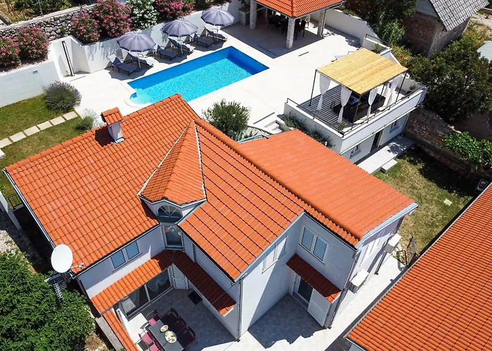 Vikendica Pool House Edita - Happy