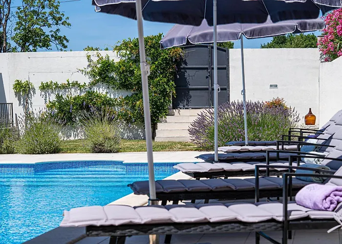 Pool House Edita - Happy *